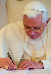 Pope signs financial transparency laws for Vatican