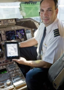 United Airlines switches to iPads in cockpit