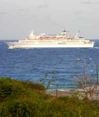 Bad weather prevents Brac cruise ship call