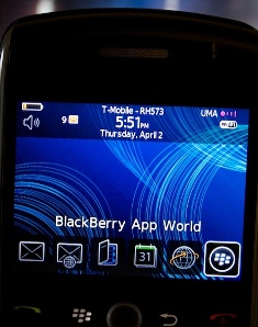 Blackberry makes amends with free ‘apps’