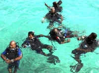 Maldives ministers prepare for underwater meeting