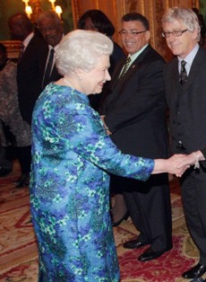 Mac meets queen at Windsor on UK trip