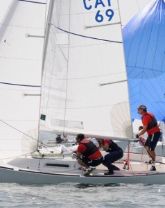 Team 'Just Leaving' execute a smooth mark rounding in the 2012 J22 World Championships (238x300).jpg