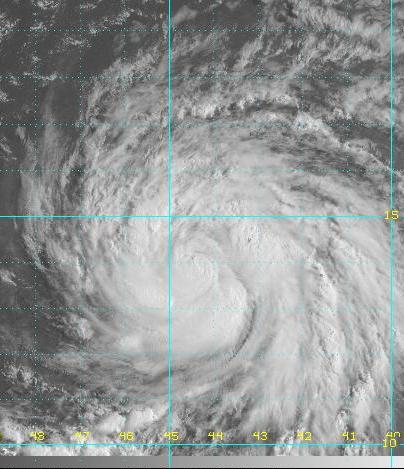 Bill barrels on as 2009’s first Atlantic hurricane