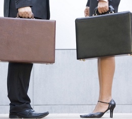 Female bankers want equal pay